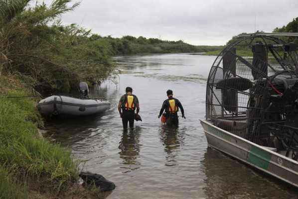 Hondureña se lanzó al río Bravo con su hijo pese a advertencias de otros migrantes