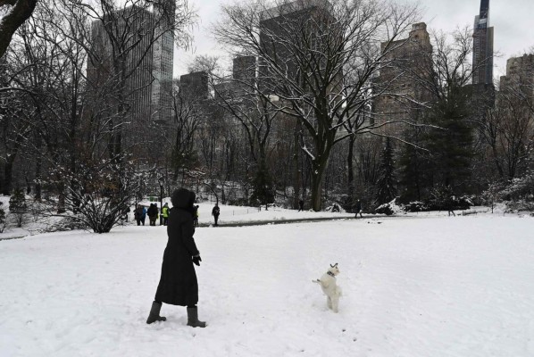 Nueva York cierra escuelas por fuerte tormenta de nieve