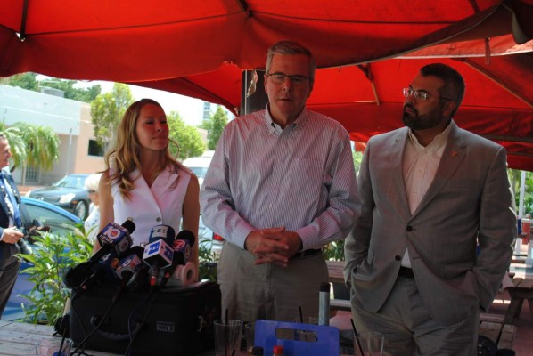 Jeb Bush busca afianzar el voto latino en Miami