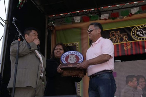 Hondureño pasa de vendedor de elotes a Univision