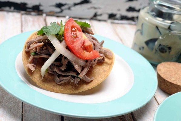 Cómo elaborar tostadas de carne de res