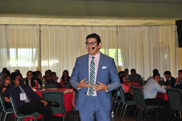 En congreso de emprendimiento motivan a jóvenes a ir a mercados internacionales