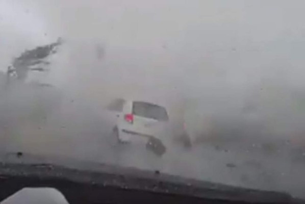 Video muestra impactante fuerza de tornado en Taiwán