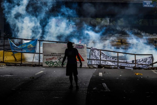 Oposición venezolana vuelve a protestar contra Maduro