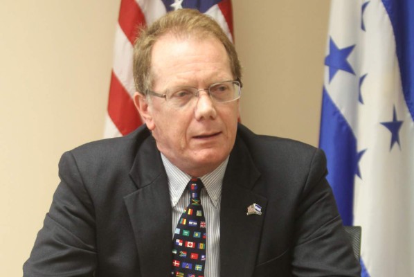 Congreso Nacional condecorará a James Nealon