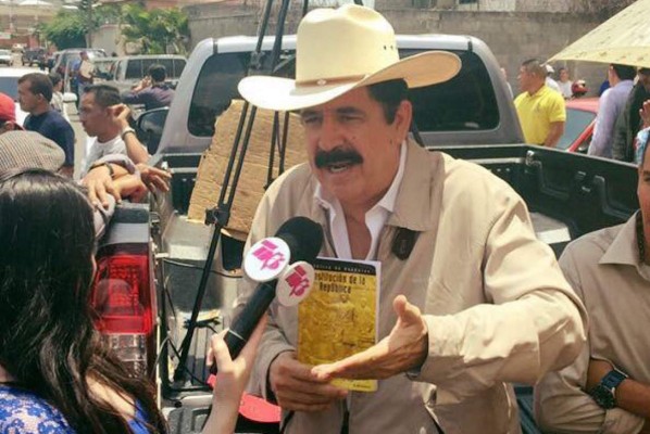 Manuel Zelaya hace propuesta para participar en reelección