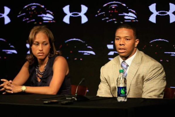 Esposa de Ray Rice lo defiende de haberla golpeado