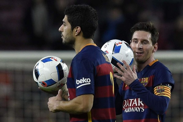 Luis Suárez y Messi, un balón para cada uno