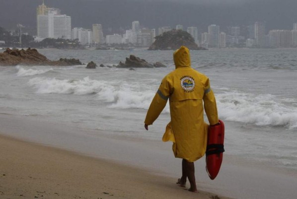 Cristina se convierte en huracán categoría 1  