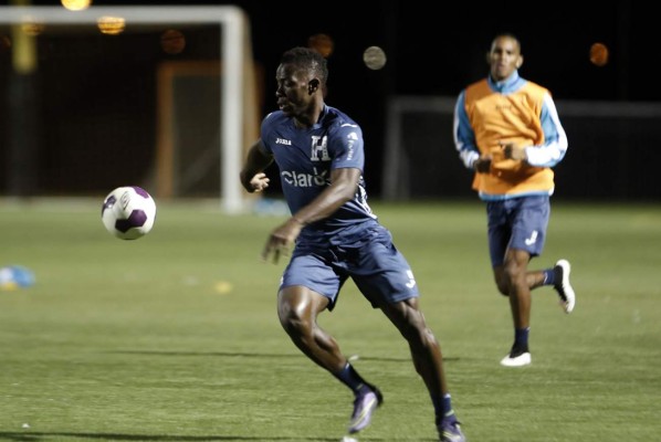 Honduras se prueba en la grama sintética en Houston