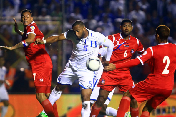 Honduras cede un empate, pero queda a un paso del Mundial