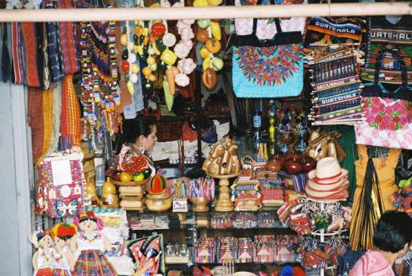 Moneda chapina da la cara por América Latina frente al dólar