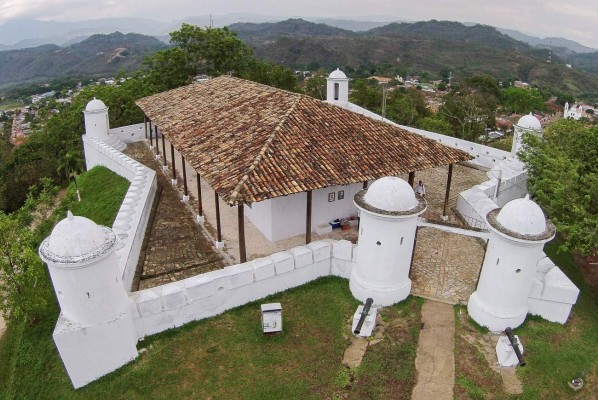 Gracias, Lempira, es un símbolo de la identidad hondureña. El dron de Diario LA PRENSA tomó espectaculares fotografías del fuerte de San Cristóbal. Fotos: Yoseph Amaya