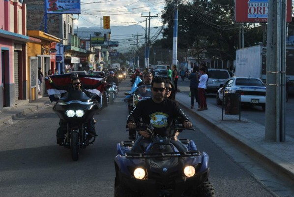Unos 500 motociclistas rugieron en el Motofest de Siguatepeque