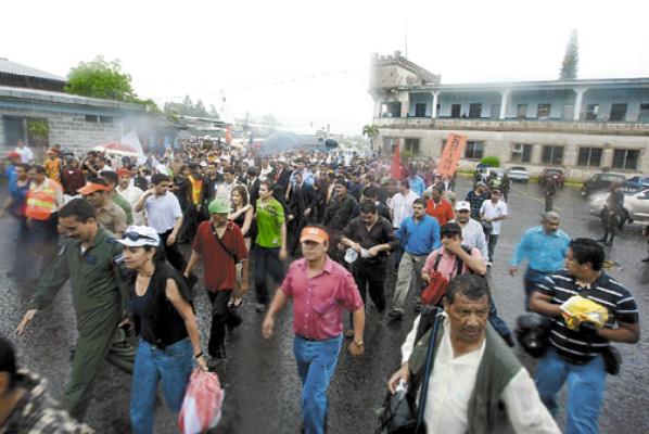 Investigan actos del presidente Zelaya