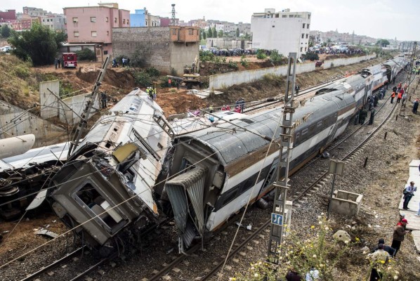 Al menos seis muertos y 86 heridos al descarrilarse un tren en Marruecos