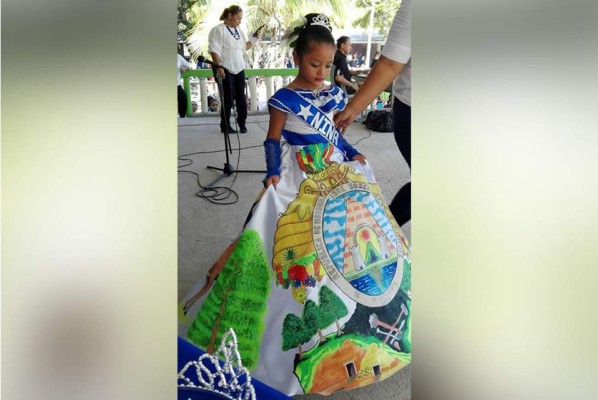 Impresionantes vestidos que demuestran cultura y patriotismo