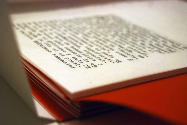 El tráfico de drogas en Venezuela se hace arte con un 'Narcolibro' rojo