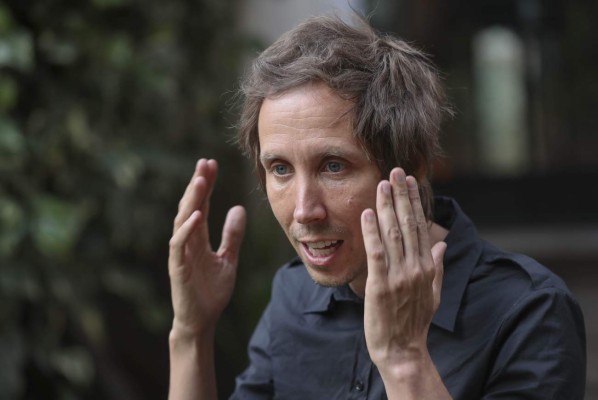 El 'gringo' que cambió el rock por la toga, convertido en héroe en Bolivia