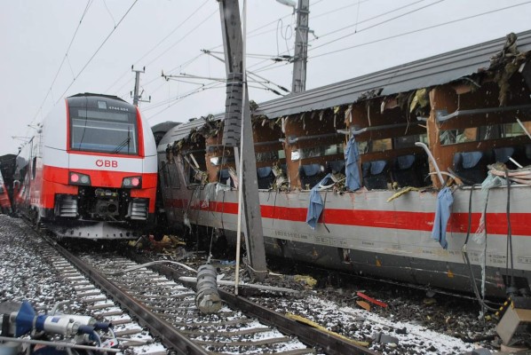 Choque de trenes en Austria deja al menos un muerto y 15 heridos