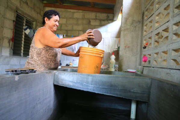 Escasez de agua potable pone en alerta a vecinos de la Rivera Hernández