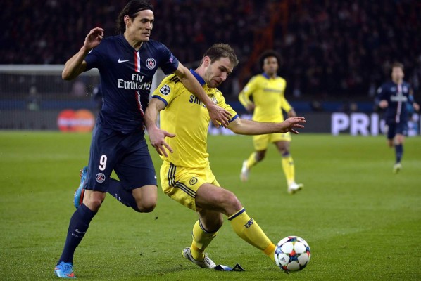 Cavani mantiene las opciones del PSG ante un Chelsea que cobra ventaja