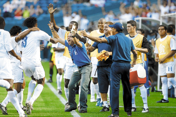Honduras golea a Granada y pasa a cuartos de final