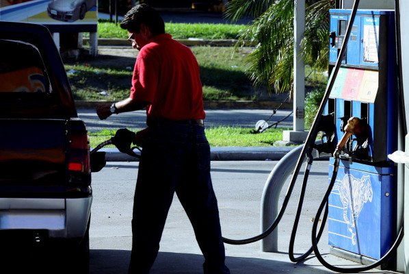 El galón de la gasolina superior rebasa los L100 en San Pedro Sula