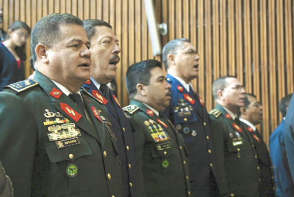 Declaran a Micheletti 'diputado vitalicio'