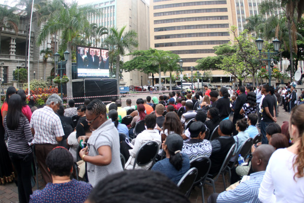 Mandatarios y sudafricanos rinden tributo a Mandela en su funeral