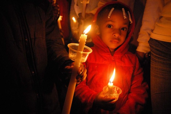 Familia de Bobbi Kristina quiere desconectarla el día en que murió Whitney Houston