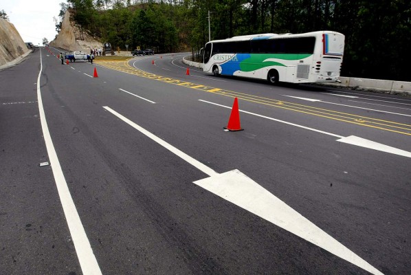 FR Un tramo de 33.3 kilÃ³metros de carretera sobre el paso del RÃ­o del Hombre y el inicio del valle de Comayagua fue habilitado ayeren la CA-5 norte. Se trata de un paso ampliado a cuatro carriles bajo normas de construcciÃ³n, calidad y ambiente internacional que fue construido por un montode 1,200 millones de lempirasejecutados bajo el modelo deimplementaciÃ³n de la CorporaciÃ³nDesafÃ­o del Milenio de Estados Unidos, a travÃ©s de un financiamiento del Banco Centroamericano de IntegraciÃ³nEconÃ³mica (BCIE). La obra fue inaugurada por la ministra de la Presidencia, MarÃ­a Antonieta GuillÃ©n, junto a la embajadora norteamericana Lisa Kubiske. 30 Marz 2012