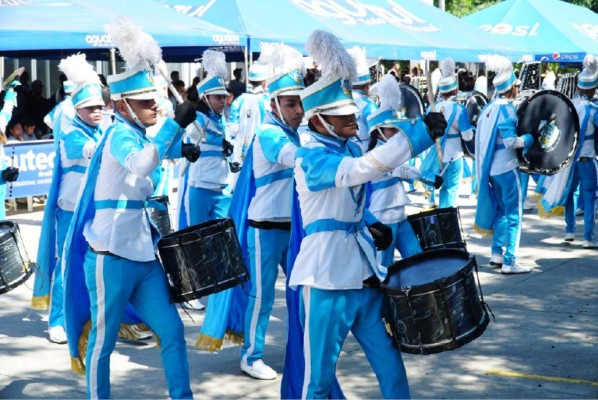 Inician celebraciones de las fiestas patrias; desfilarán 35 institutos