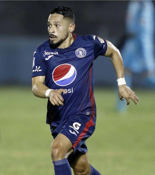 Omar Elvir: El lateral izquierdo se quedó sin contrato con Motagua y en los últimos días suena con fuerza para llegar al Olimpia.