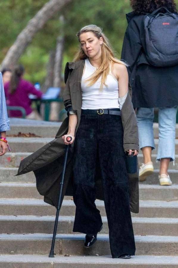 La actriz Amber Heard está lesionada.