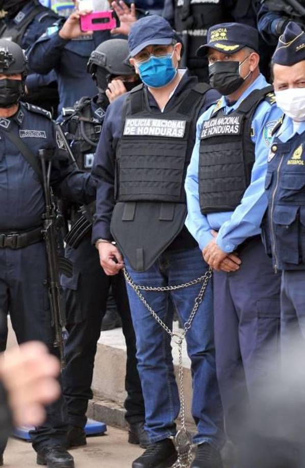 En sus propias palabras, “Yo era una persona administrativa. Lo que yo recibía eran instrucciones para comprar para todos los entes de seguridad, llámese Ministerio de Defensa, a través de las Fuerzas Armadas, de la Policía, Corte Suprema y viceversa”.