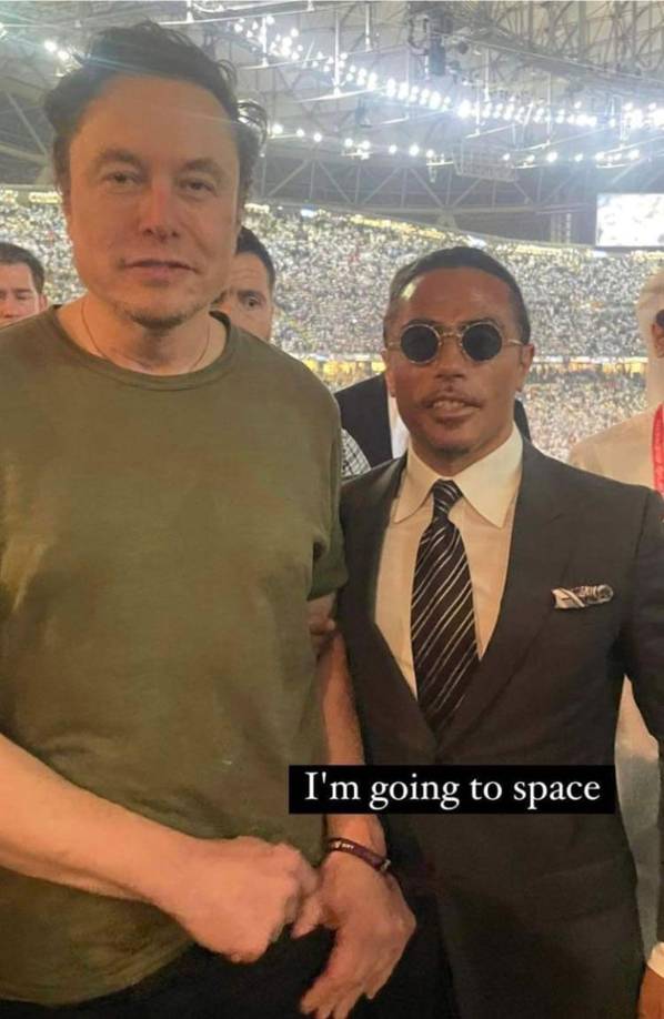 Encuentro de famosos. Salt Bae se topó con el magnate sudafricano Elon Musk, nuevo dueño de Twitter, y se sacó esta foto.