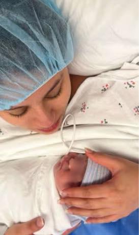 Hondureña acude a Migración para toma de huellas y termina deportada y separada de su bebé