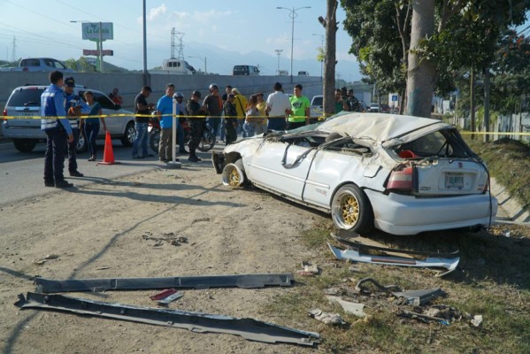 Pareja es arrollada por vehículo: esposo muere y su mujer sale herida