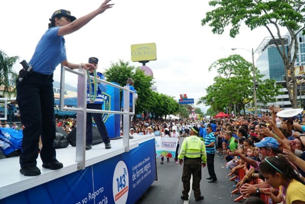 Sampedranos vibraron con el desfile de carrozas de la Feria Juniana 2017