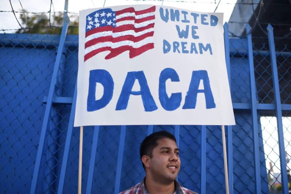 'Dreamer' que demandó a Trump por DACA pide aprovechar oportunidad