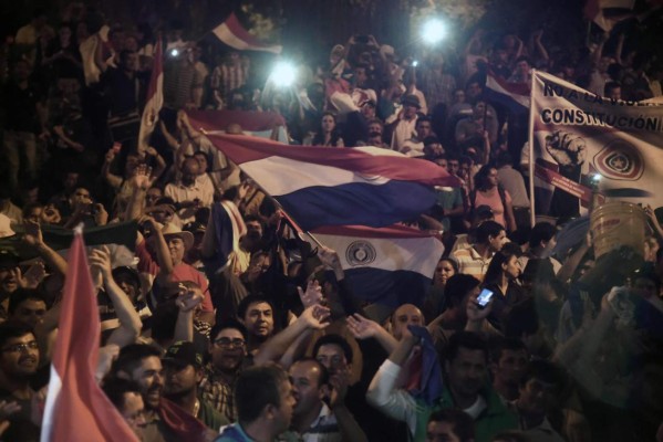 Oposición paraguaya marcha contra reelección presidencial