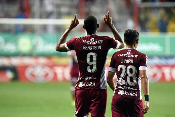 Jerry Bengtson despertó del letargo con gol y dio victoria importante al Saprissa