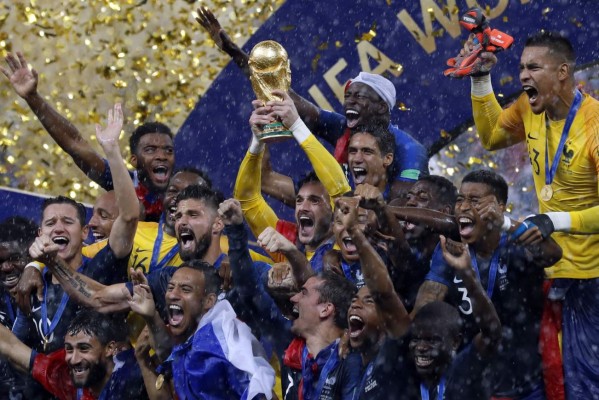 Video: Francia festejó al estilo mexicano la obtención de la Copa del Mundo