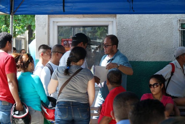 Enfermos de conjuntivitis siguen abarrotando el Seguro