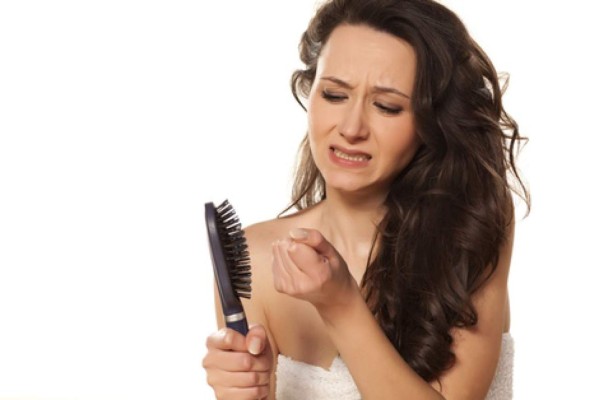 ¿Qué produce la caída del cabello?