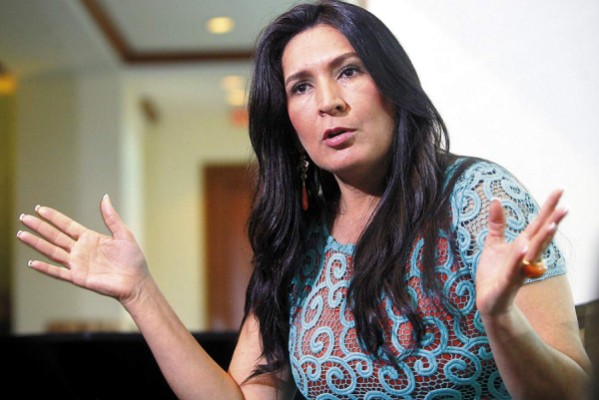 Romeo Vásquez evitó que se instalara dictadura de izquierda, asegura esposa