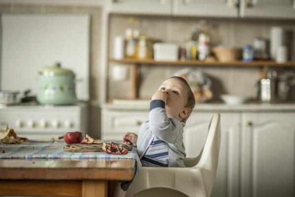 Enséñele al bebé a comer saludable