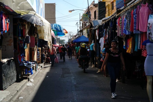 Comercio cifra esperanzas en los últimos días del mes para levantarse