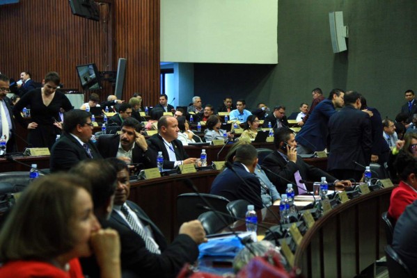 Piden eliminar el matrimonio entre menores de edad en Honduras